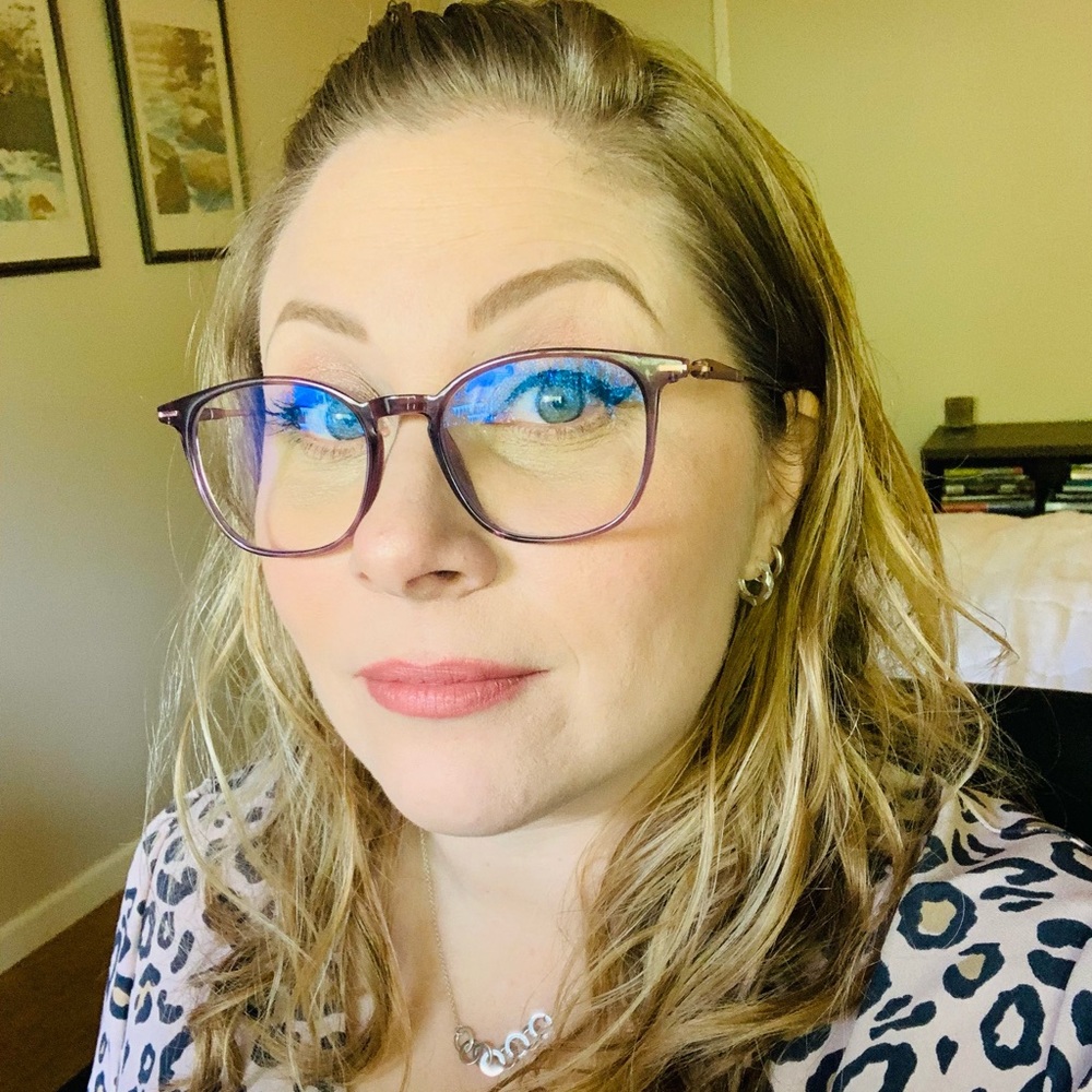 Meet your Posher, Laurie